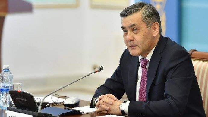 Tərcüməçi idi, müdafiə naziri oldu