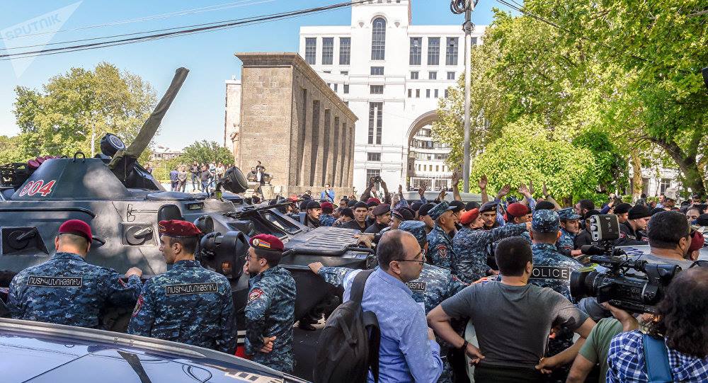Koçaryan üçün yeni “layihə”: Keçmiş prezidenti siyasətə kim və niyə qaytarır?
