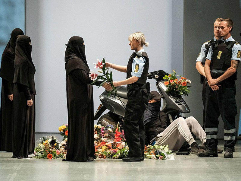 Niqab qadağan olunan ölkədə qeyri-adi moda – VİDEO